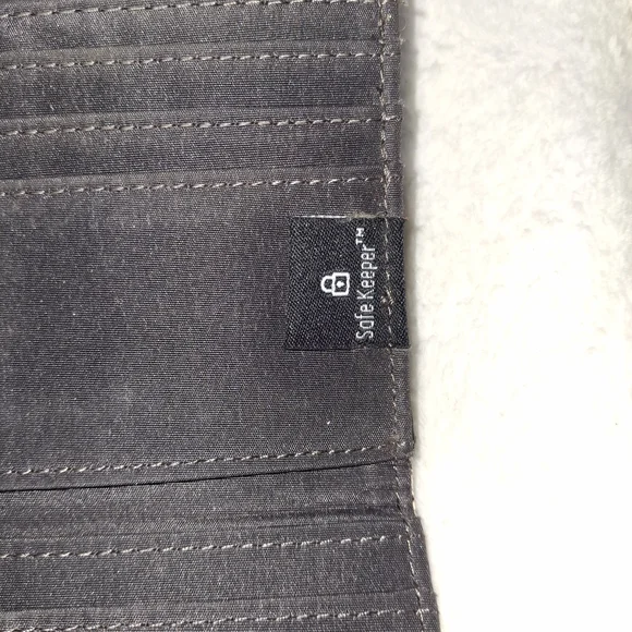 Elegant Snake Print Clutch - Picture 5 of 5